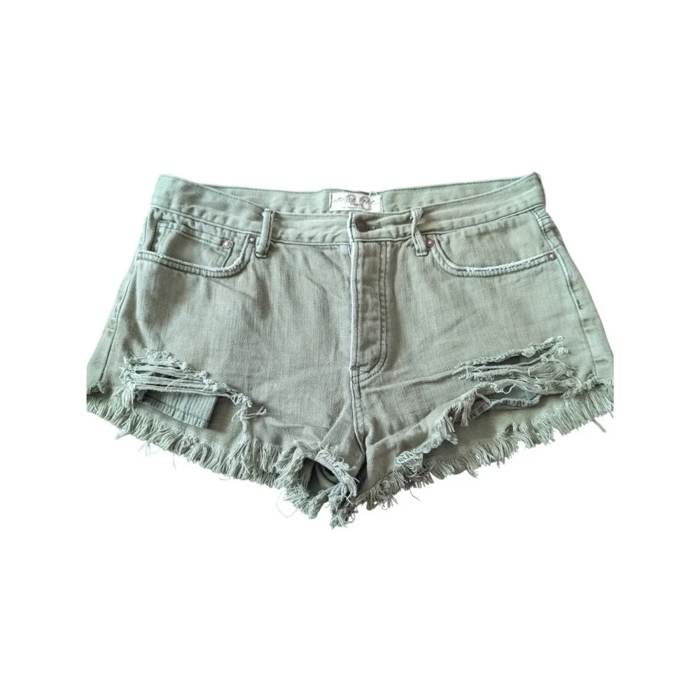 We The Free Sage Green Distressed Denim Shorts Size 30 Frayed Hem 0591